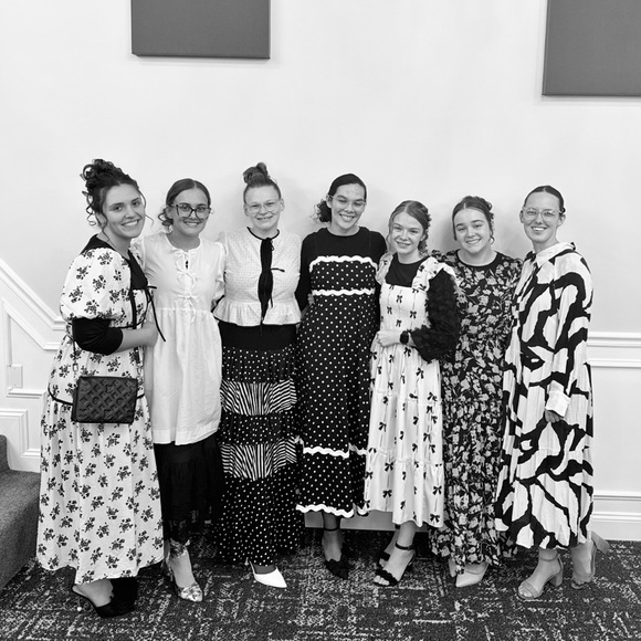 Meet your Posher, Abigail - Picture 1 of 12